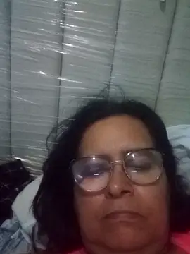 PienCanela online show from April 2026 09:01:02 PM