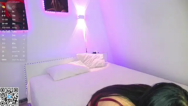 LaylaLaurent online show from May 2026 05:01:02 AM