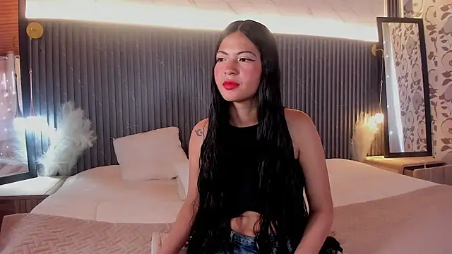 zoe castillo online show from April 2026 08:01:02 PM
