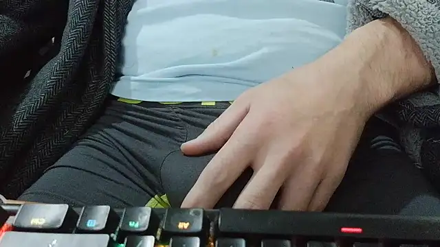 Snapshot of DrazTrey chatting on April 2026 08:58:02 PM DrazTrey online show from April 2026 08:58:02 PM