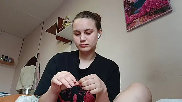 Snapshot of RoxanneStuard chatting on April 2026 09:04:01 AM RoxanneStuard online show from April 2026 09:04:01 AM