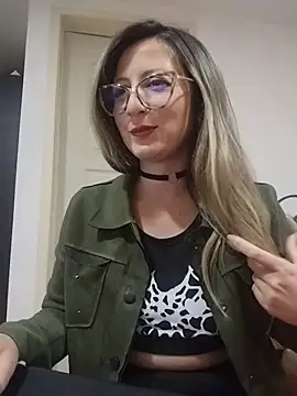 Snapshot of VALELUXX chatting on May 2026 01:22:01 AM VALELUXX online show from May 2026 01:22:01 AM