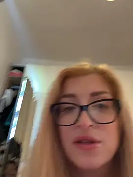 darkglitter26 online show from May 2026 02:13:02 PM