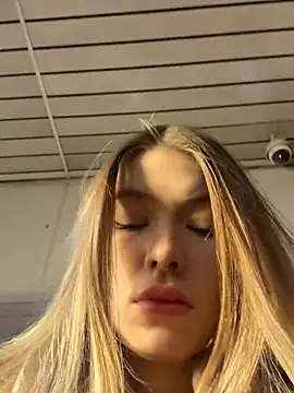 Snapshot of Risky_Mia69 chatting on April 2026 04:58:02 PM Risky Mia69 online show from April 2026 04:58:02 PM