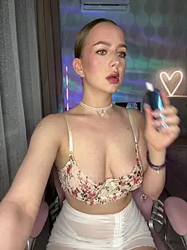 AlisaPearl online show from May 2026 05:52:01 PM