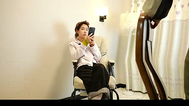 Mia--11 online show from April 2026 01:38:02 PM