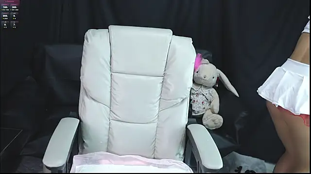Mia--11 online show from May 2026 06:38:01 PM