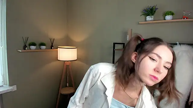 Peaches Peaches online show from May 2026 09:36:01 AM