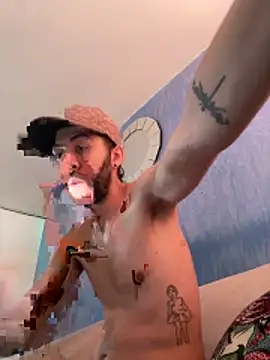 MaXWof00 online show from April 2026 02:37:01 PM