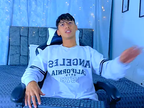 IhanKing online show from April 2026 07:33:02 PM