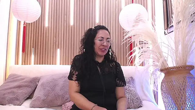 Velvet Curly online show from June 2026 12:20:01 PM
