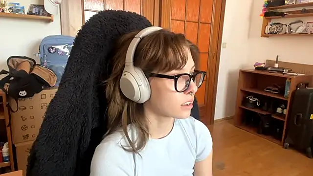 PillowPeachX online show from April 2026 02:07:02 PM