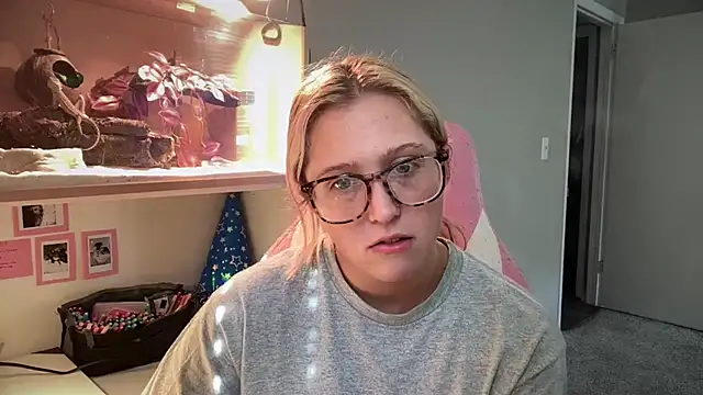 MUSCLEMOMMY1365 online show from June 2026 09:46:01 PM