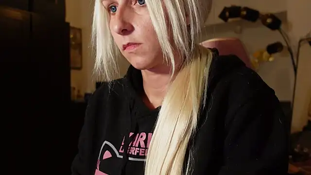 Snapshot of barbiplaymate chatting on December 2024 08:47:02 PM barbiplaymate online show from December 2024 08:47:02 PM