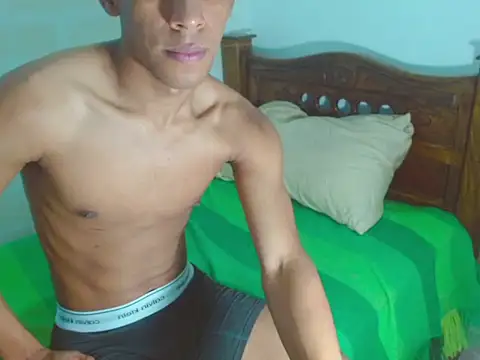 LuigiLuxs online show from April 2026 06:27:02 PM