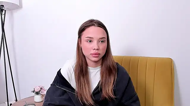 Snapshot of VoncileRistow chatting on April 2026 08:21:02 AM VoncileRistow online show from April 2026 08:21:02 AM