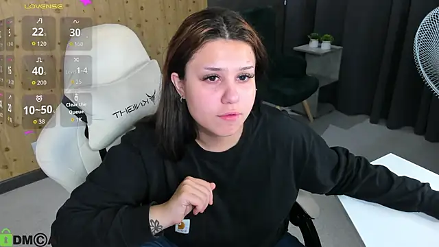 Snapshot of nicolewoss chatting on June 2026 04:52:02 AM nicolewoss online show from June 2026 04:52:02 AM
