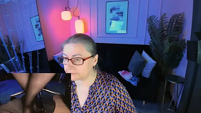 Alexandra Kind online show from April 2026 08:58:02 PM