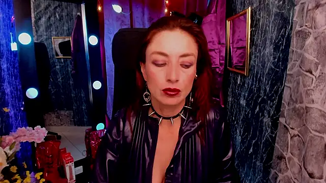 Queenscarlettsecret online show from April 2026 07:55:02 PM