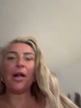 Naughtyhousewife x online show from April 2026 05:30:01 PM