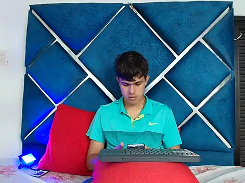 EdwinBoys online show from May 2026 01:48:01 PM