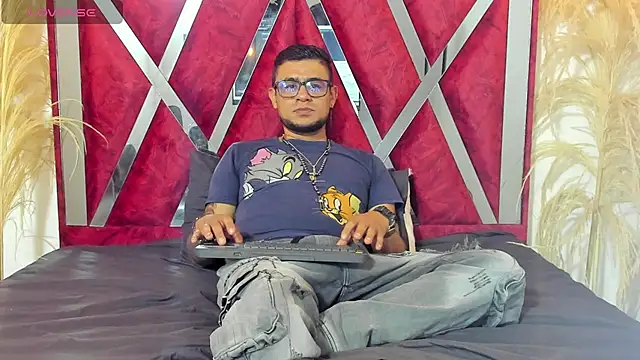 Nickk 21  online show from April 2026 01:14:02 PM