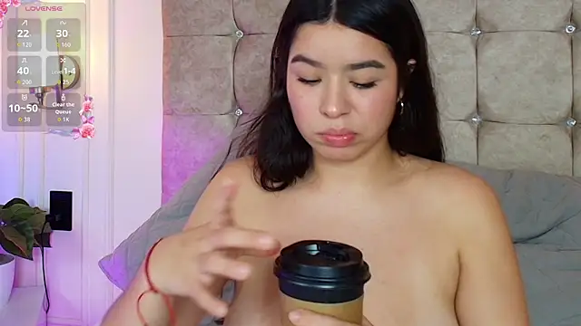 SophieBuitrago online show from June 2026 02:33:01 PM
