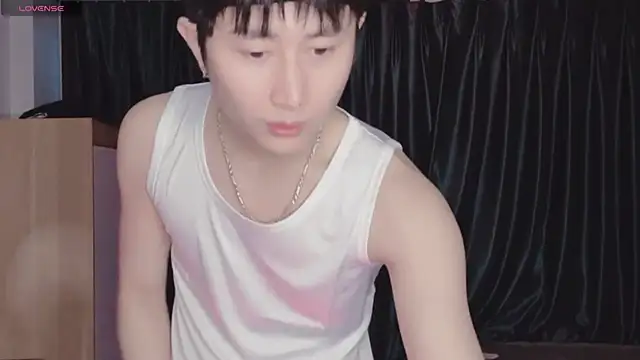 Snapshot of Zz_YuunaSSquart_zZ chatting on April 2026 11:02:01 AM Zz YuunaSSquart zZ online show from April 2026 11:02:01 AM