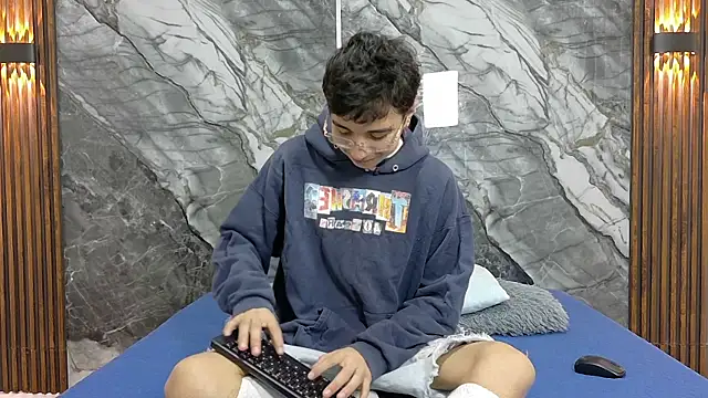 Snapshot of NoahWalker__ chatting on July 2026 11:16:02 AM NoahWalker online show from July 2026 11:16:02 AM