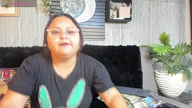 Luna  Cortez online show from April 2026 12:20:01 PM