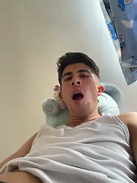 Luis-avatar online show from April 2026 07:10:01 PM