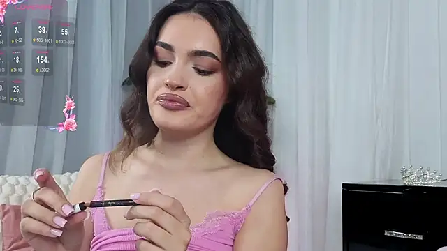 Snapshot of SweetAuraa chatting on June 2026 01:34:02 PM SweetAuraa online show from June 2026 01:34:02 PM