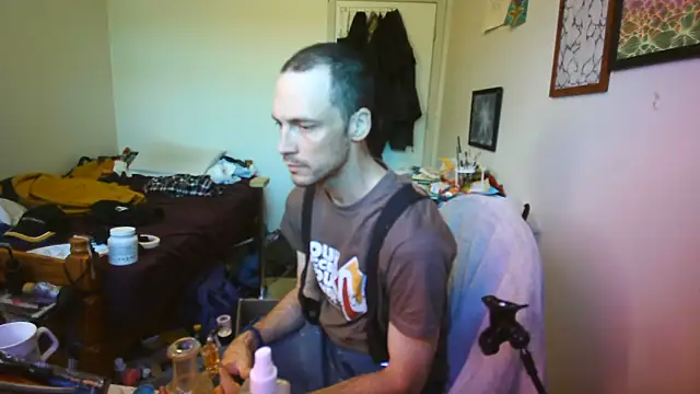 Snapshot of JohnnyMoves chatting on June 2026 07:16:01 PM JohnnyMoves online show from June 2026 07:16:01 PM