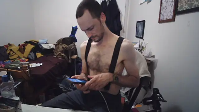 Snapshot of JohnnyMoves chatting on June 2026 05:57:01 AM JohnnyMoves online show from June 2026 05:57:01 AM