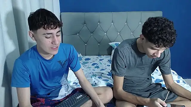 Thiago And Gael online show from July 2026 01:08:02 AM