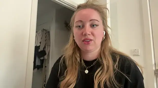 Snapshot of arielsweetieee chatting on June 2026 02:16:01 PM arielsweetieee online show from June 2026 02:16:01 PM