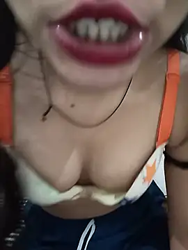 Snapshot of Riya_rani7 chatting on July 2026 04:00:02 PM Riya rani7 online show from July 2026 04:00:02 PM