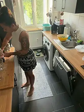 Snapshot of SweetPetiteNoir chatting on May 2026 05:14:02 AM SweetPetiteNoir online show from May 2026 05:14:02 AM