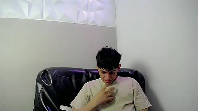 Yosepp cum online show from April 2026 03:33:02 AM