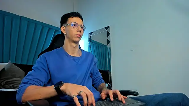 OliverThompsonJS online show from July 2026 05:24:01 AM
