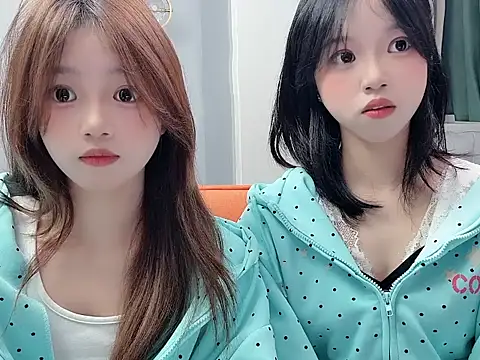 TwinXXbaby online show from April 2026 11:36:01 AM