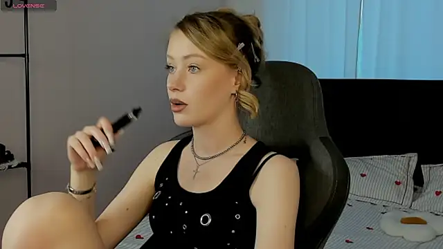 EvaHamilton online show from May 2026 01:11:02 AM