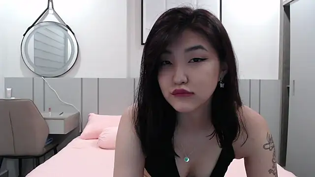 Maiaxoxo online show from April 2026 02:38:01 PM