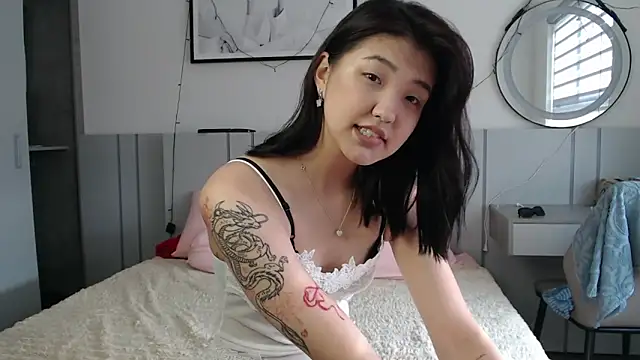 Maiaxoxo online show from April 2026 12:24:02 AM