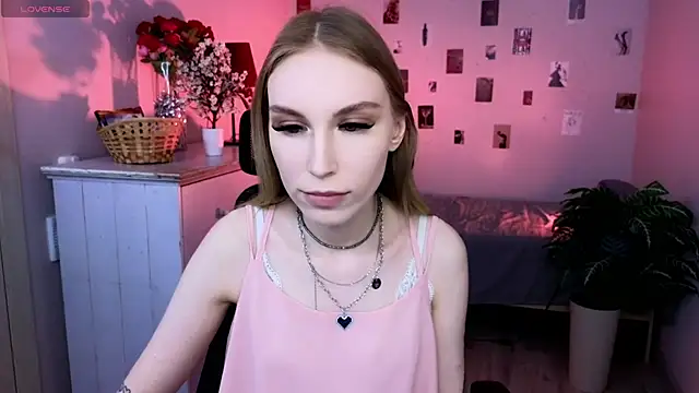 MilaDuales online show from April 2026 05:01:02 AM