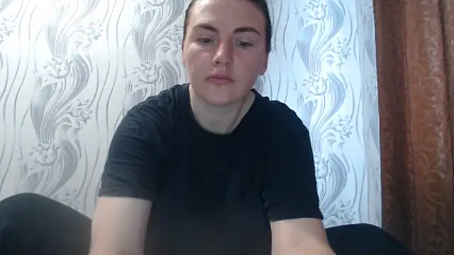 Snapshot of AlinaxJames chatting on June 2026 07:46:01 AM AlinaxJames online show from June 2026 07:46:01 AM