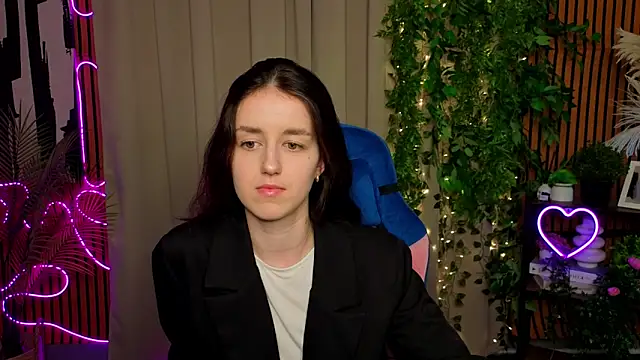 EmiliaDent online show from April 2026 09:08:01 AM