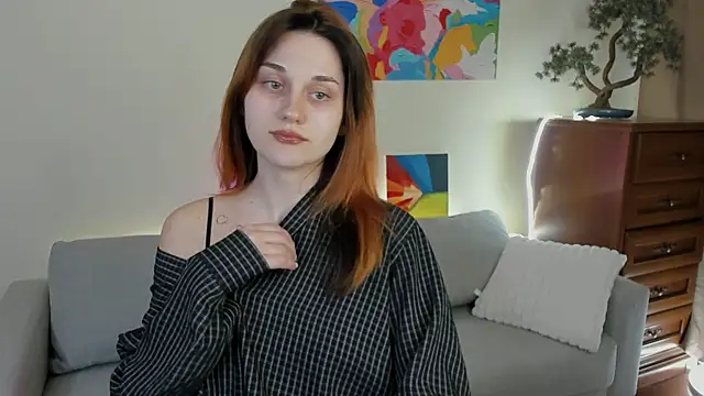 elani lune online show from April 2026 04:01:01 PM