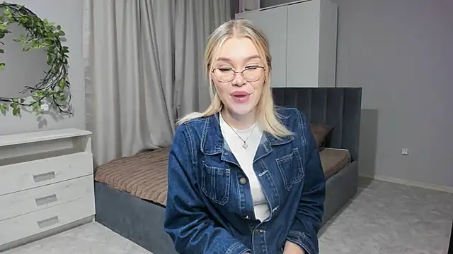 BlondeAura online show from May 2026 10:15:02 PM