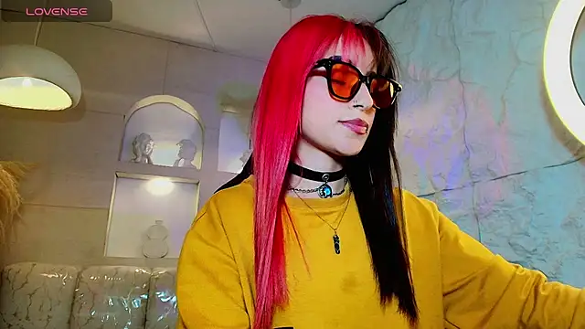Snapshot of Moon_Red_r chatting on July 2026 08:02:01 PM Moon Red r online show from July 2026 08:02:01 PM